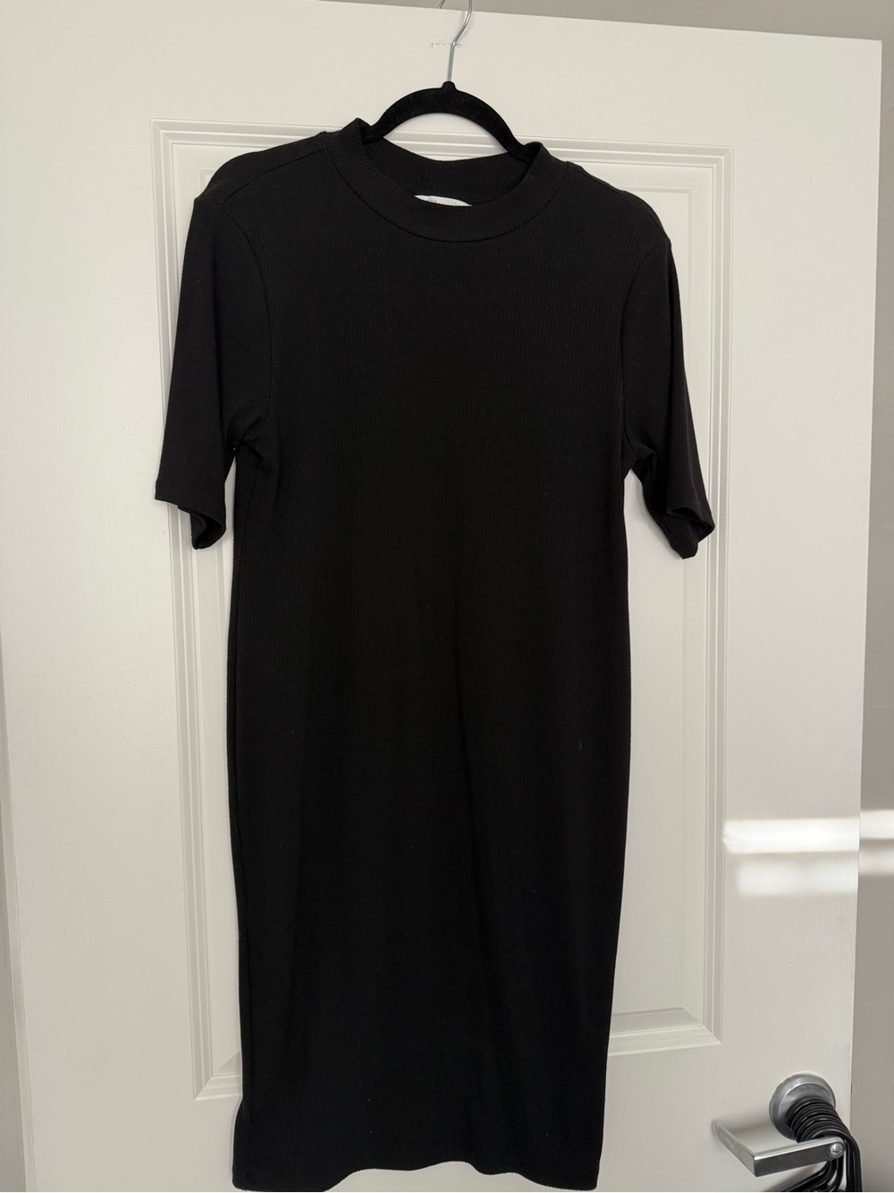 H&M Black Ribbed Short Sleeve Midi Dress